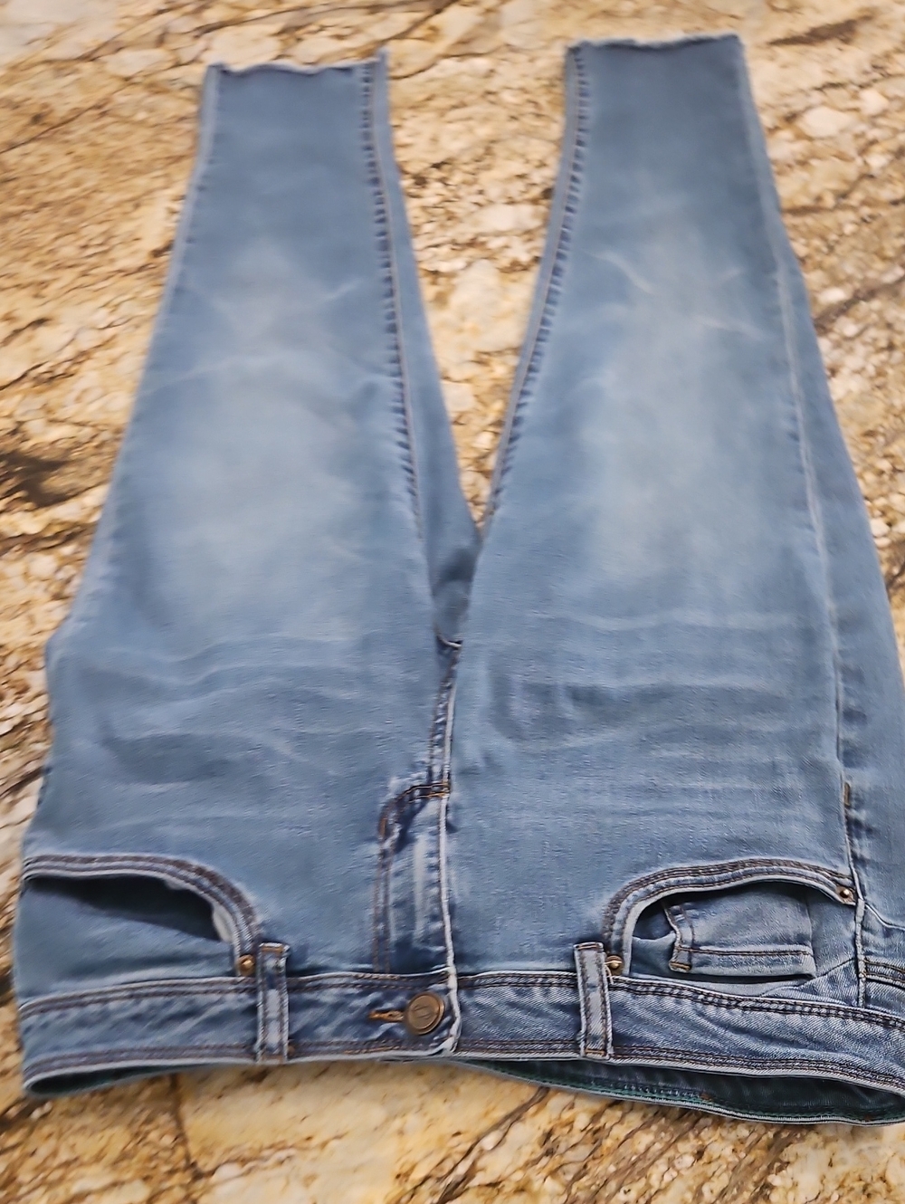 ONE5ONE Women's Blue Washed Jeans. Size 8 Inseam 24" Rise 9" Cropped